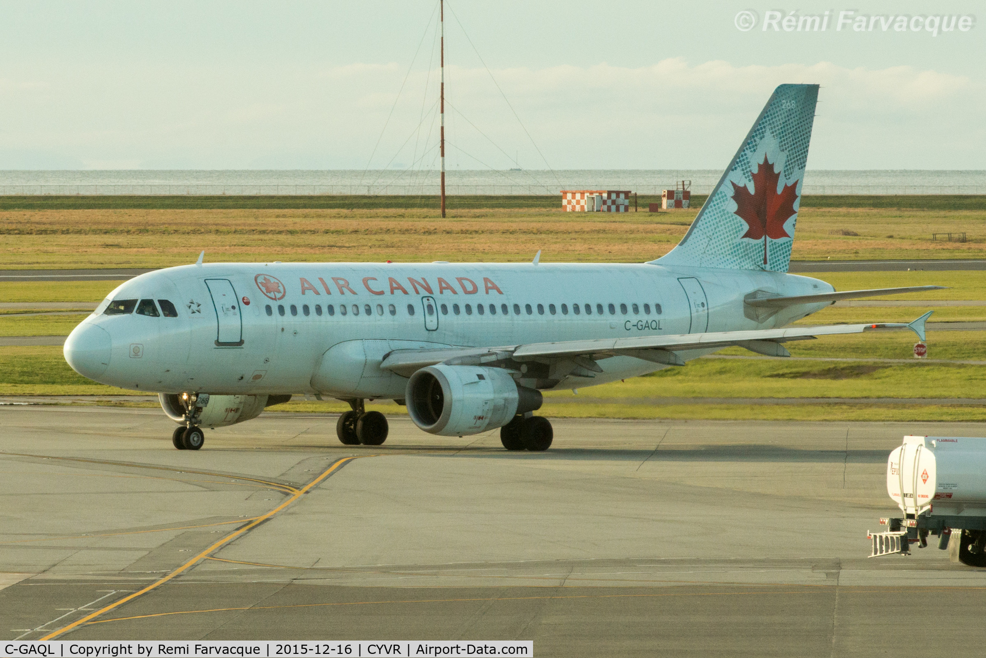 C-GAQL, 1997 Airbus A319-114 C/N 732, Taxiing for take-off on south runway.