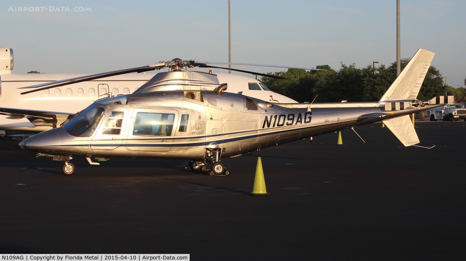 N109AG, Agusta A-109C C/N 7602, Agusta A109C