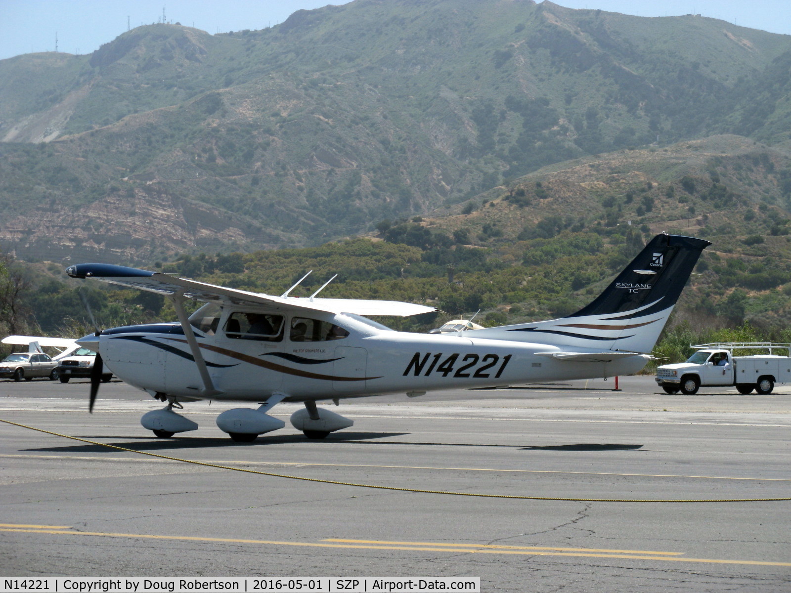 N14221, 2008 Cessna T182T Turbo Skylane C/N T18208820, 2008 Cessna T182T TURBO SKYLANE TC, Lycoming TIO-540-AK1A 235 Hp, taxi