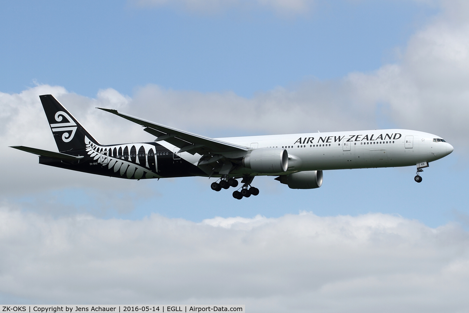 ZK-OKS, 2014 Boeing 777-306/ER C/N 44547, Arriving from Los Angeles