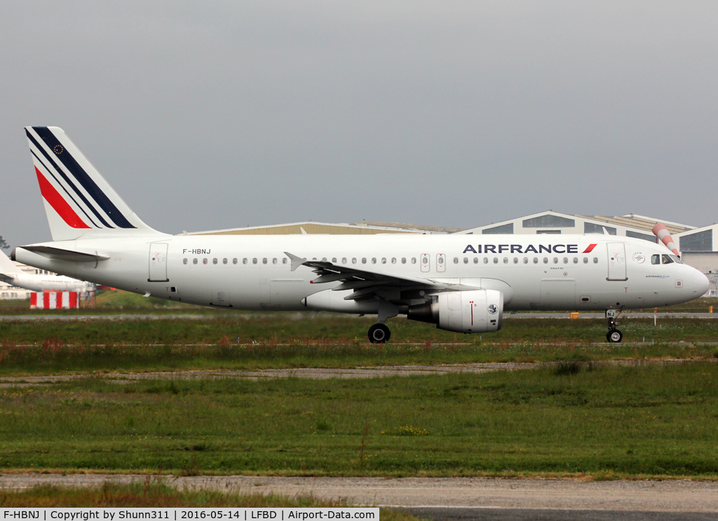 F-HBNJ, 2011 Airbus A320-214 C/N 4908, Taxiing holding point rwy 23 for departure...