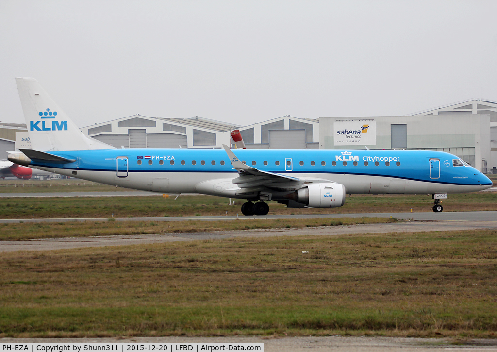 PH-EZA, 2008 Embraer 190LR (ERJ-190-100LR) C/N 19000224, Taxiing holding point rwy 23 for departure...