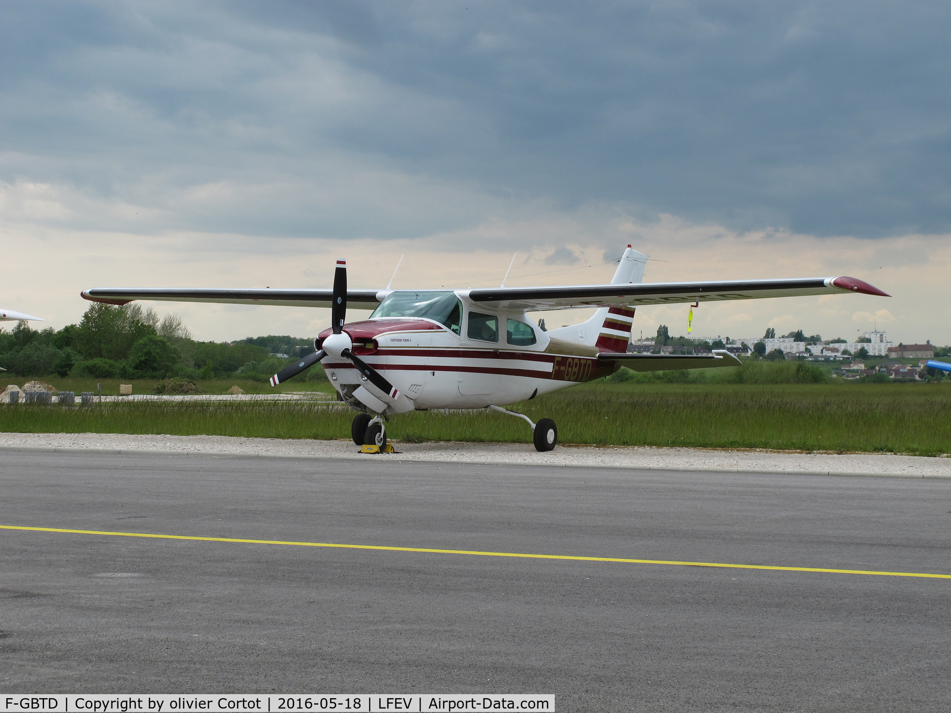 F-GBTD, Cessna T210N Turbo Centurion C/N 21063179, maintenance at Gray airport