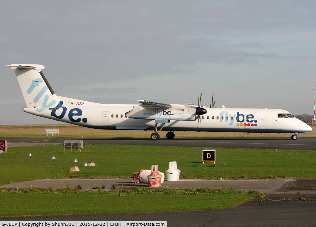 G-JECP, 2006 De Havilland Canada DHC-8-402Q Dash 8 C/N 4136, Taxiing to the Terminal...