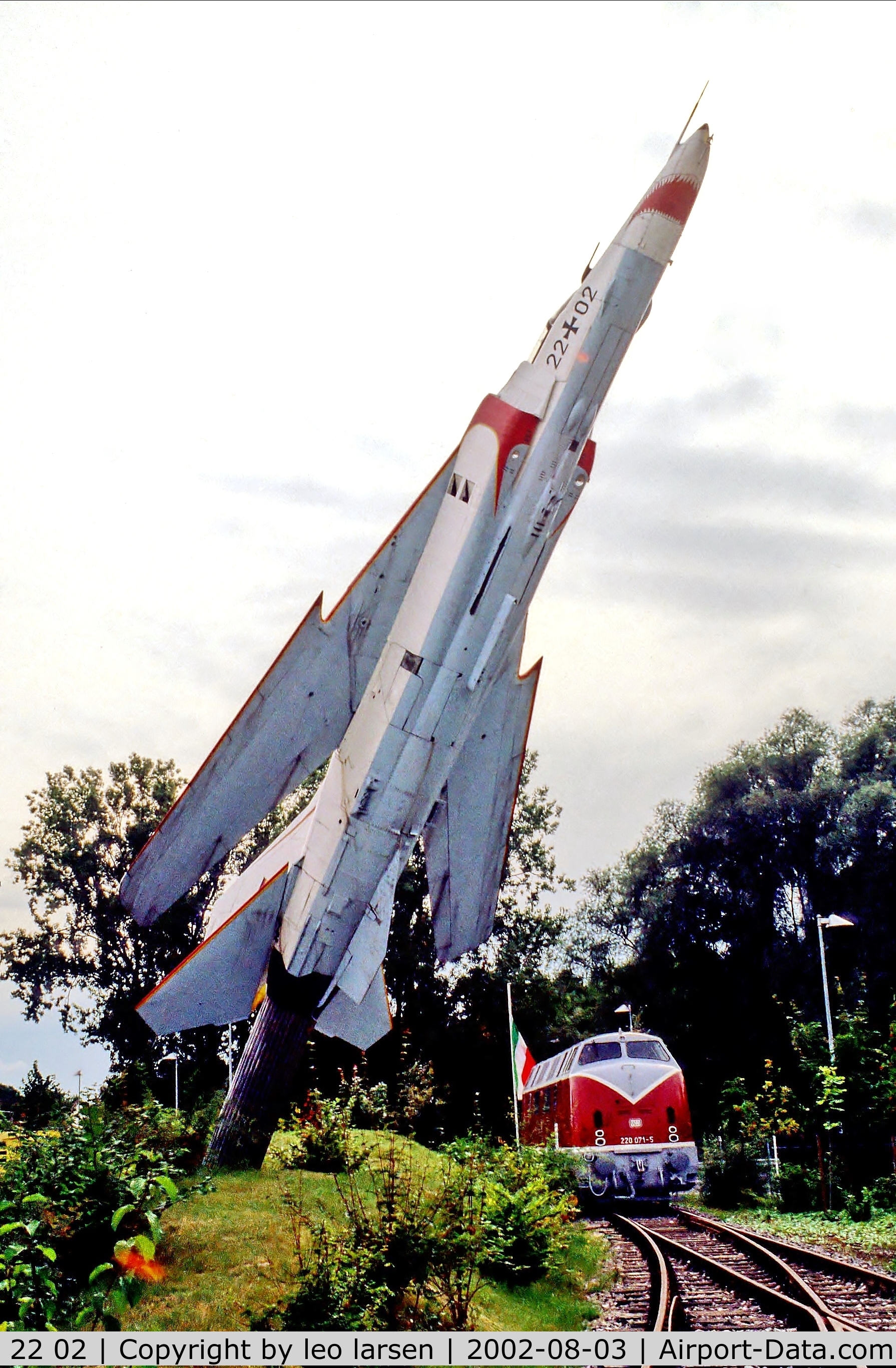 22 02, Mikoyan-Gurevich MiG-23 C/N 0393211087, Speyer Museum 3.8.02.With fake nr.should be20-39 and in EGAF 690