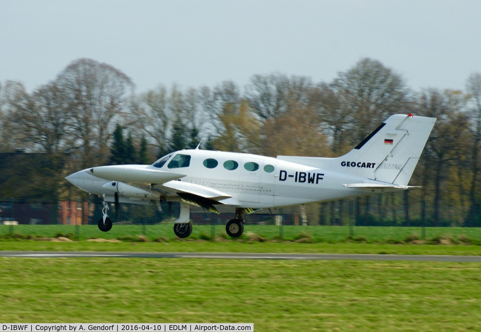 D-IBWF, Cessna 402B C/N 402B0221, Geocart Herten, is here landing at Marl-Loemühle(EDLM)