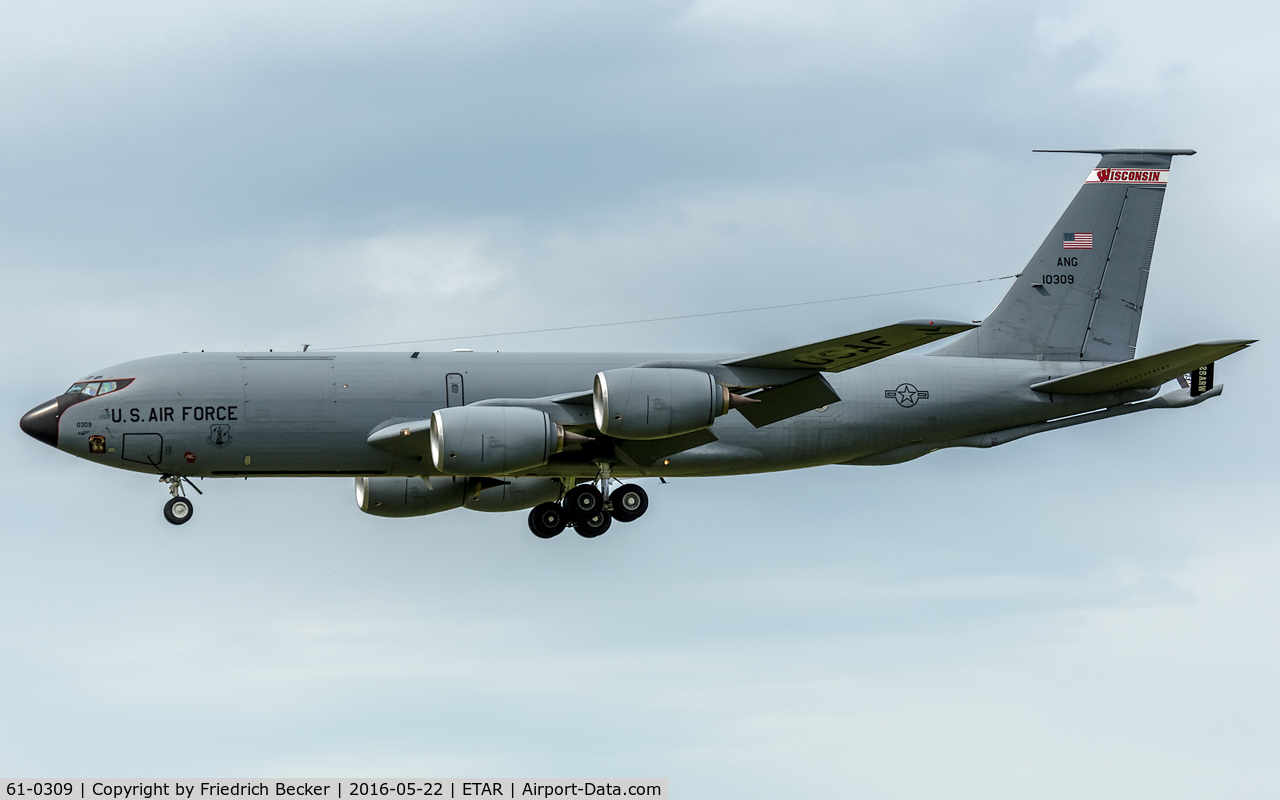 61-0309, 1961 Boeing KC-135R Stratotanker C/N 18216, on final RW26