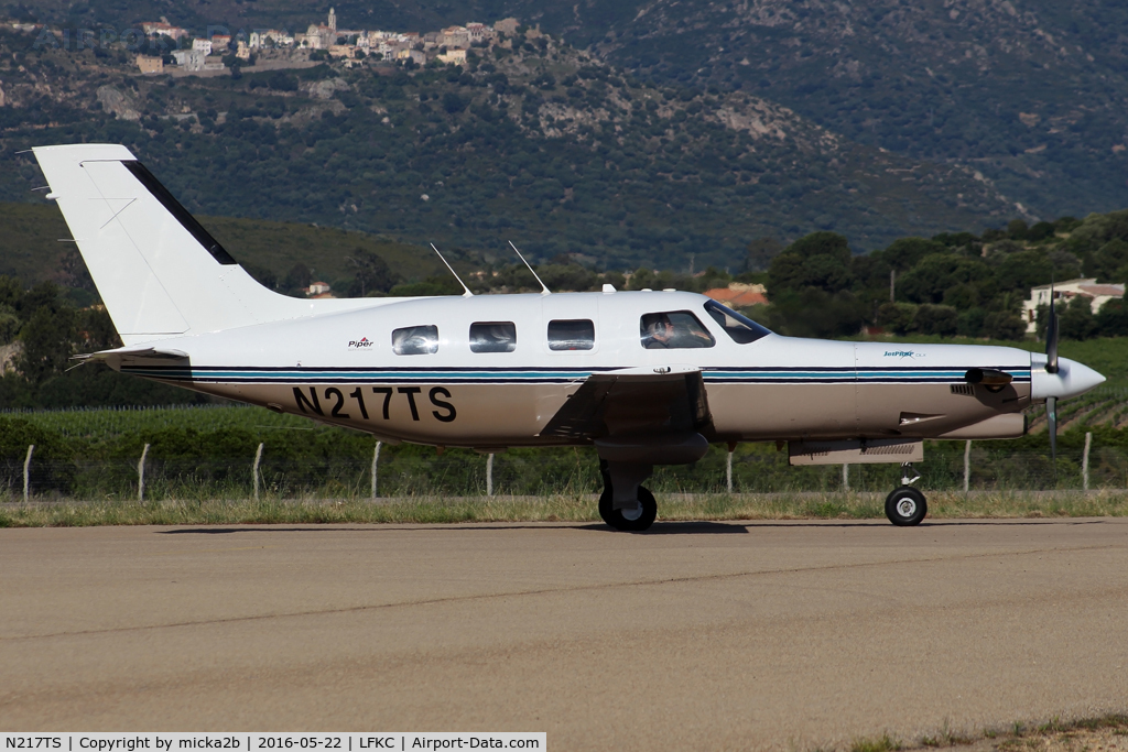 N217TS, Piper PA-46-350P JetPROP DLX Malibu Mirage C/N 4636144, Taxiing