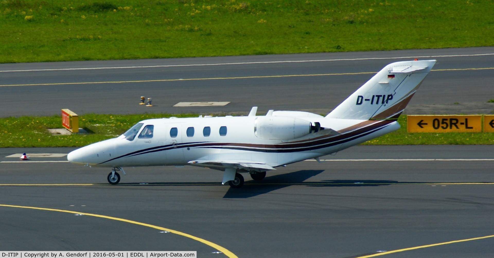 D-ITIP, 2002 Cessna 525 CitationJet CJ1 C/N 525-0494, Private (untitled), is here taxiing at Düsseldorf Int'l(EDDL)