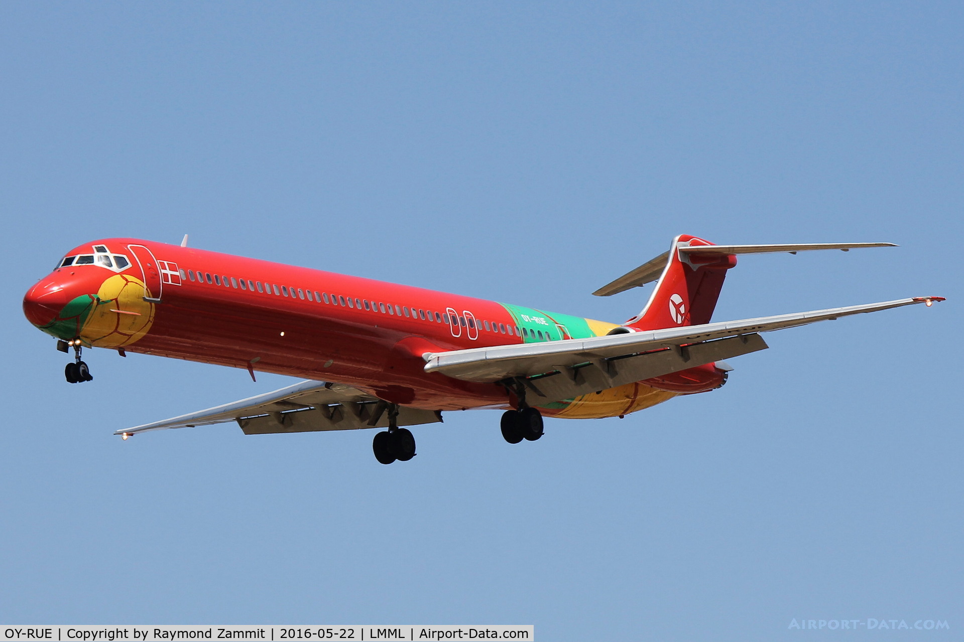 OY-RUE, 1990 McDonnell Douglas MD-83 (DC-9-83) C/N 49936, McDonnell Douglas MD-83 OY-RUE Danish Air Transport in special colours
