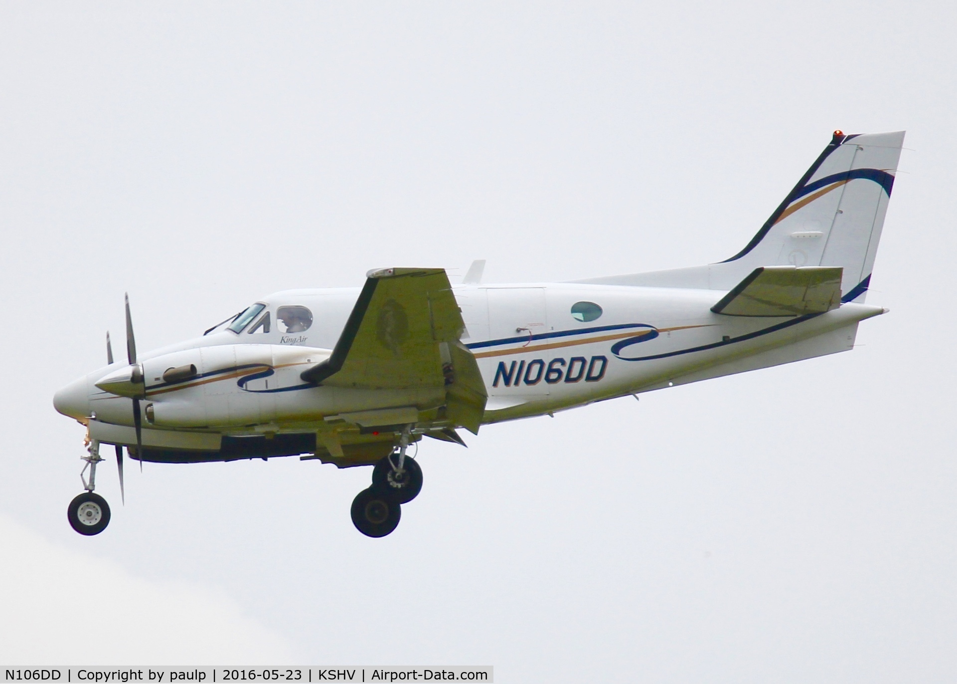 N106DD, 2005 Raytheon Aircraft Company C90A C/N LJ-1738, At Shreveport Regional.