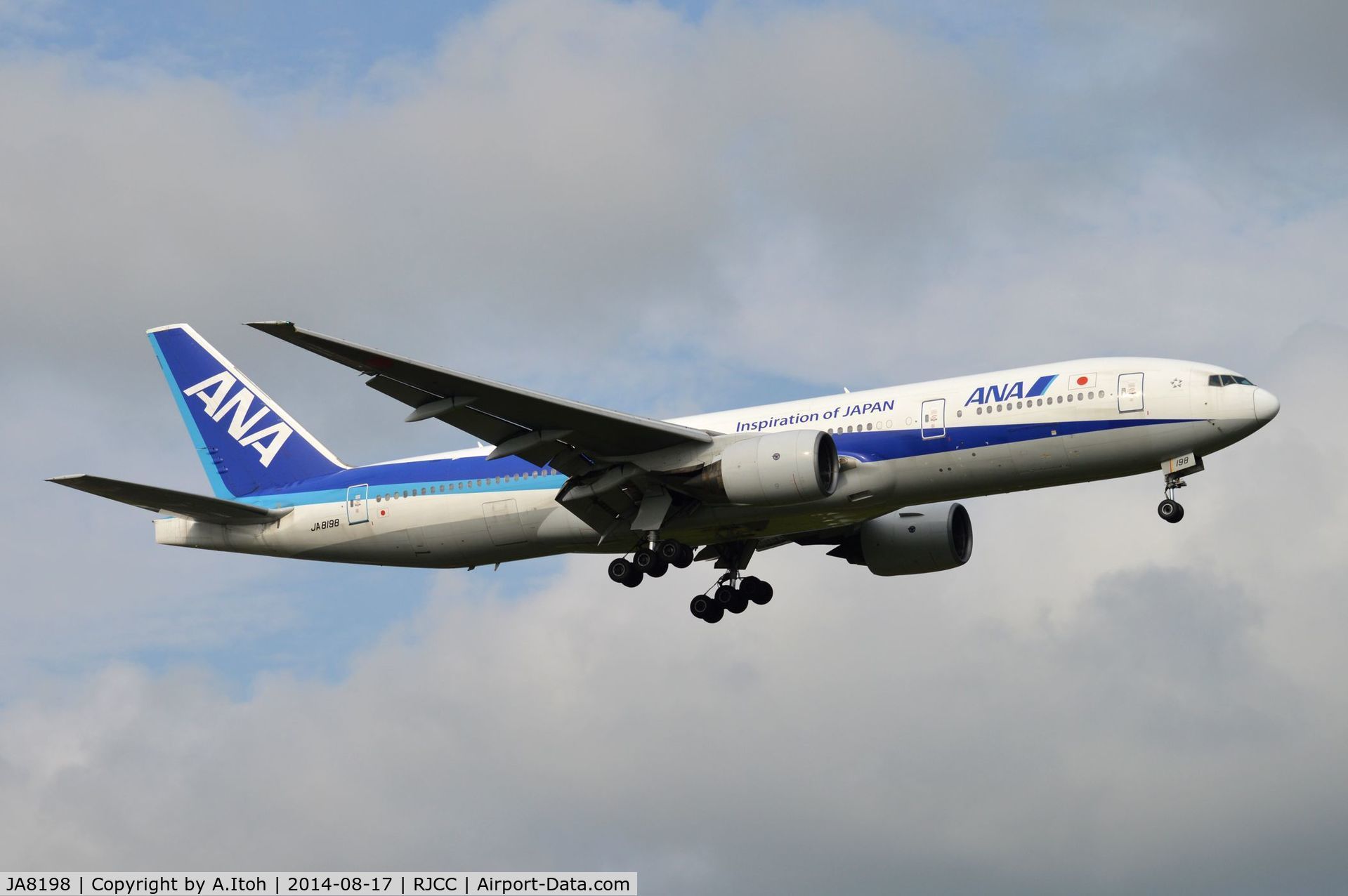 JA8198, 1995 Boeing 777-281 C/N 27028, Final Approach Rwy19L:  Lense AF-S DX Nikkor 55-300mm f/4.5-5.6G ED VR