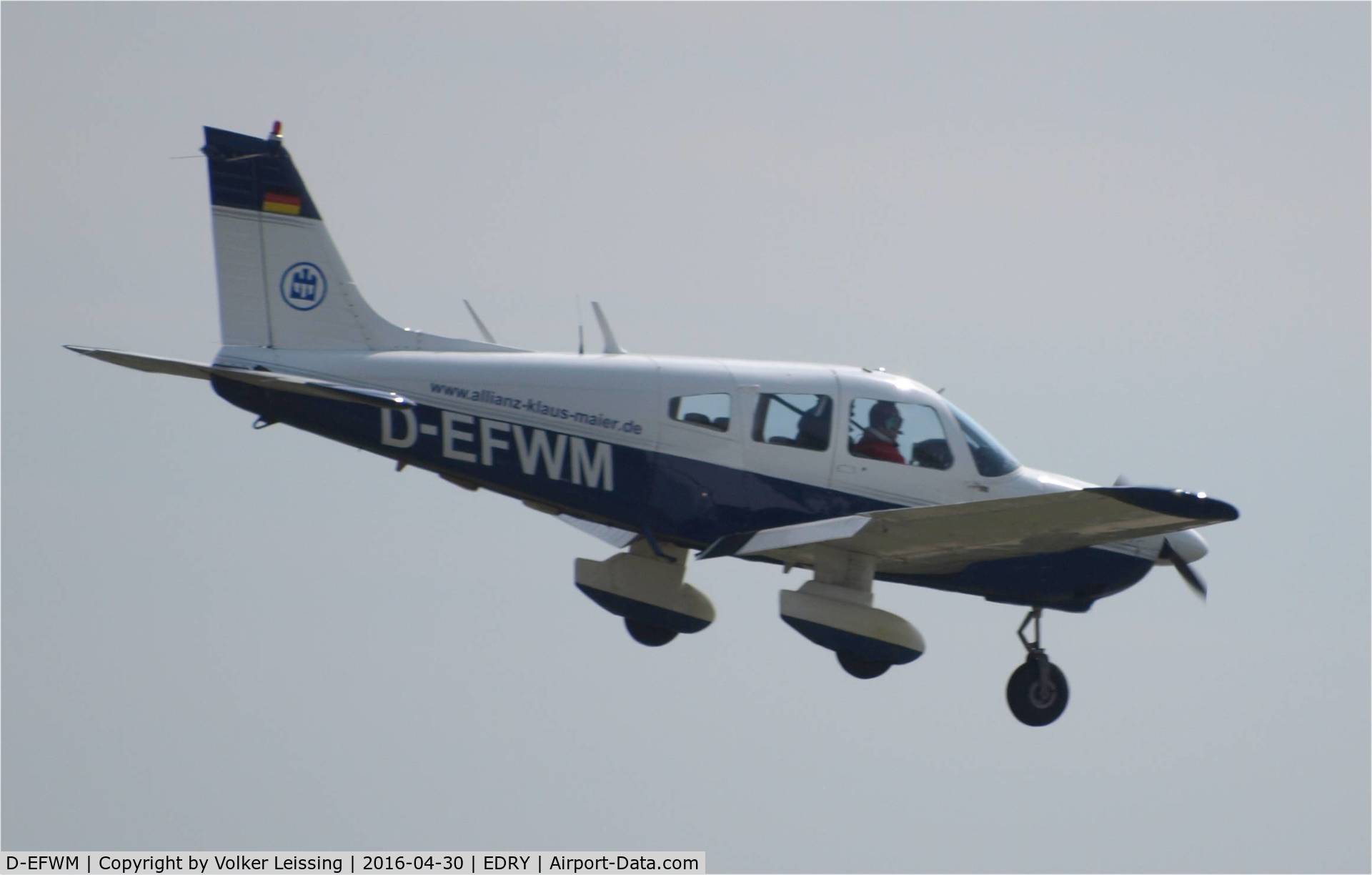D-EFWM, 1977 Piper PA-28-181 Cherokee Archer II C/N 28-7790419, landing
