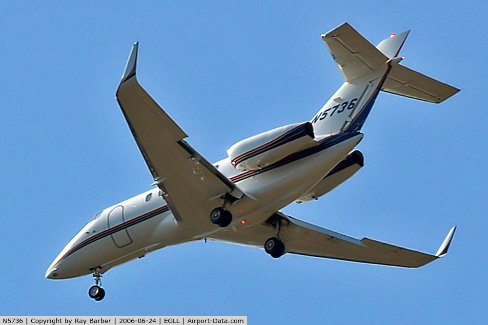 N5736, 2000 Raytheon Hawker 800XP C/N 258471, Hawker-Siddeley 125/800XP2 [258471] Home~G 24/06/2006. On approach 27R.