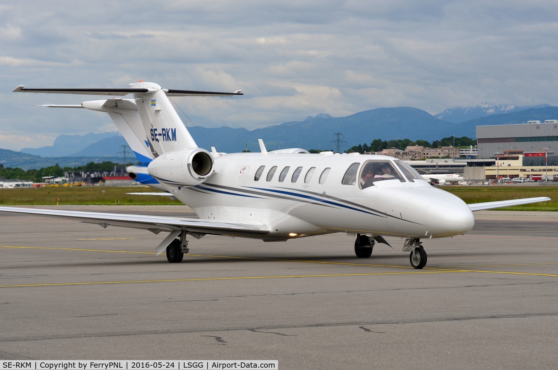 SE-RKM, 2008 Cessna 525A CitationJet CJ2+ C/N 525A-0435, CJ2 taxiing out for departure.
