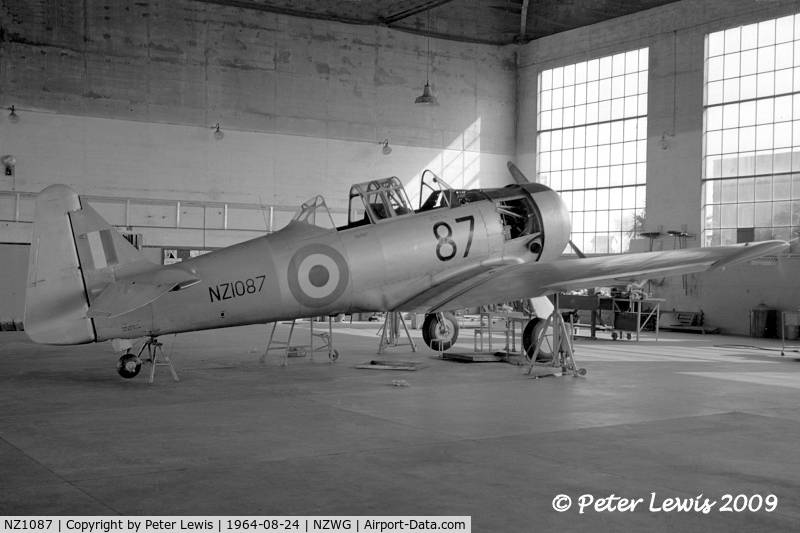 NZ1087, 1942 North American AT-6D Harvard III C/N 88-16326 (42-84545), Central Flying School, Wigram