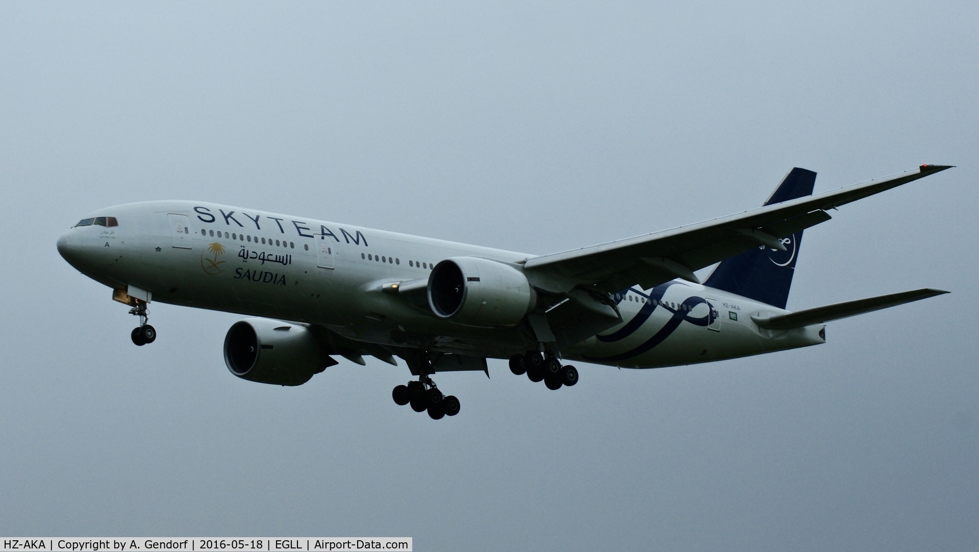 HZ-AKA, 1997 Boeing 777-268/ER C/N 28344, Saudia (Skyteam cs.), is here approaching RWY 27L at London Heathrow(EGLL)