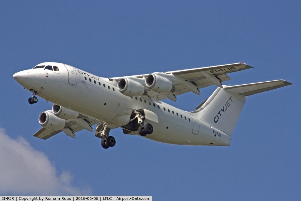 EI-RJR, 2000 British Aerospace Avro 146-RJ85A C/N E2364, Landing from Bratislava with the Slovakia team for the EURO 2016 in France