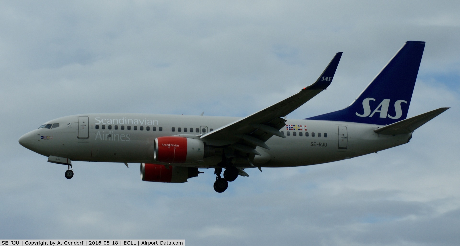 SE-RJU, 2002 Boeing 737-76N C/N 29885, SAS, is here approaching London Heathrow(EGLL)