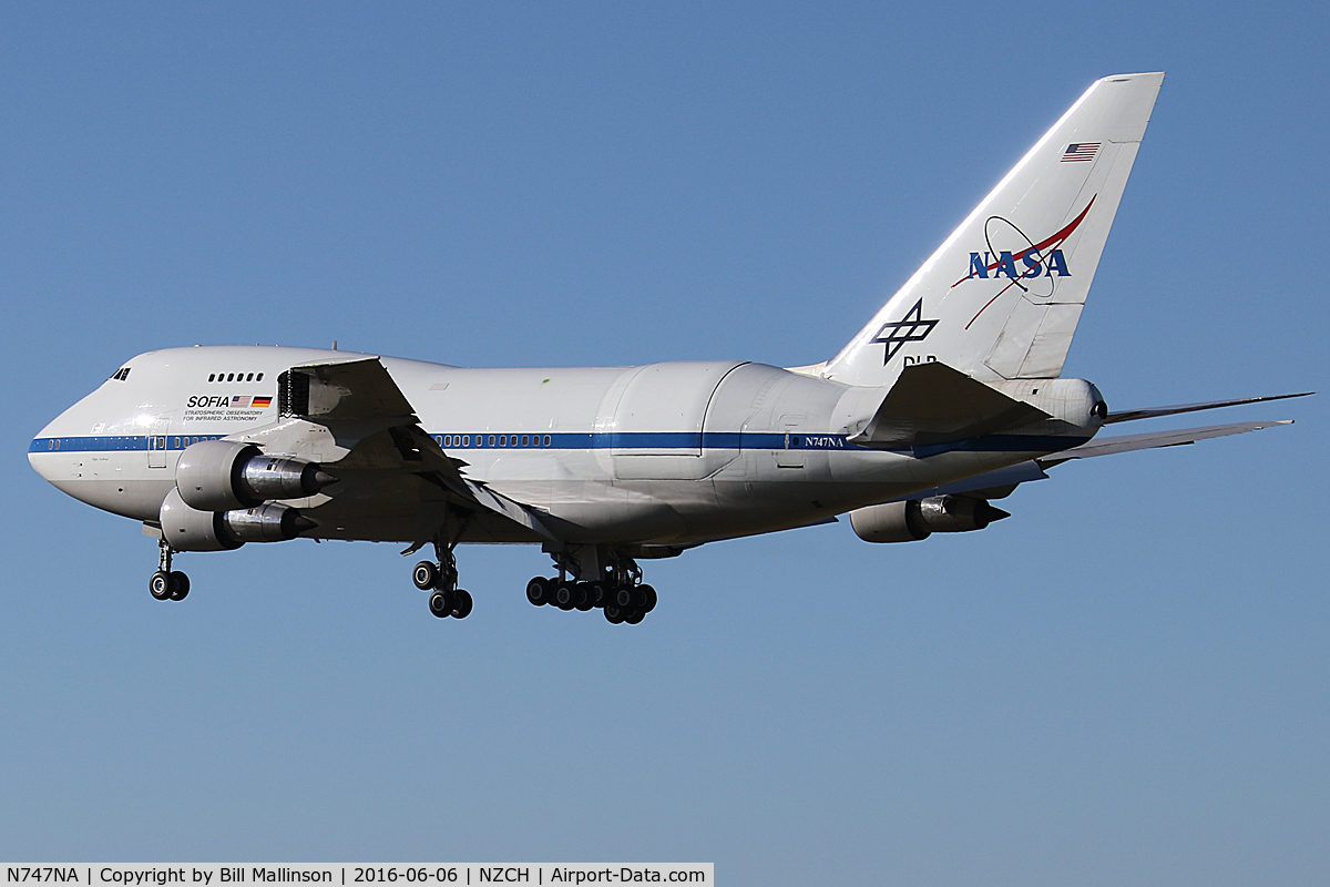 N747NA, 1977 Boeing 747SP-21 C/N 21441, FINALS TO 02