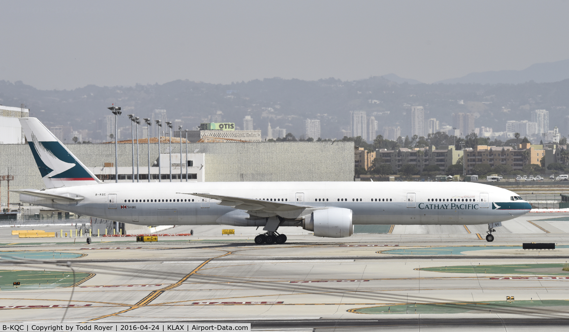 B-KQC, 2012 Boeing 777-367/ER C/N 39236, Taxiing to gate at LAX