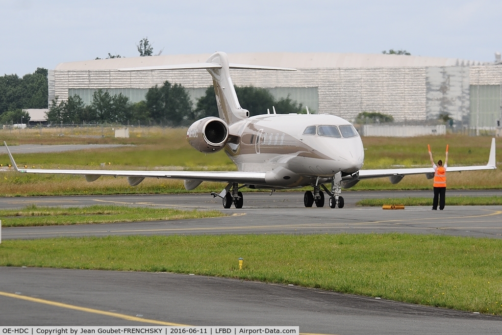 OE-HDC, 2011 Bombardier Challenger 300 (BD-100-1A10) C/N 20310, Amira Air for Eurofoot 2016 to stand Kilo 1