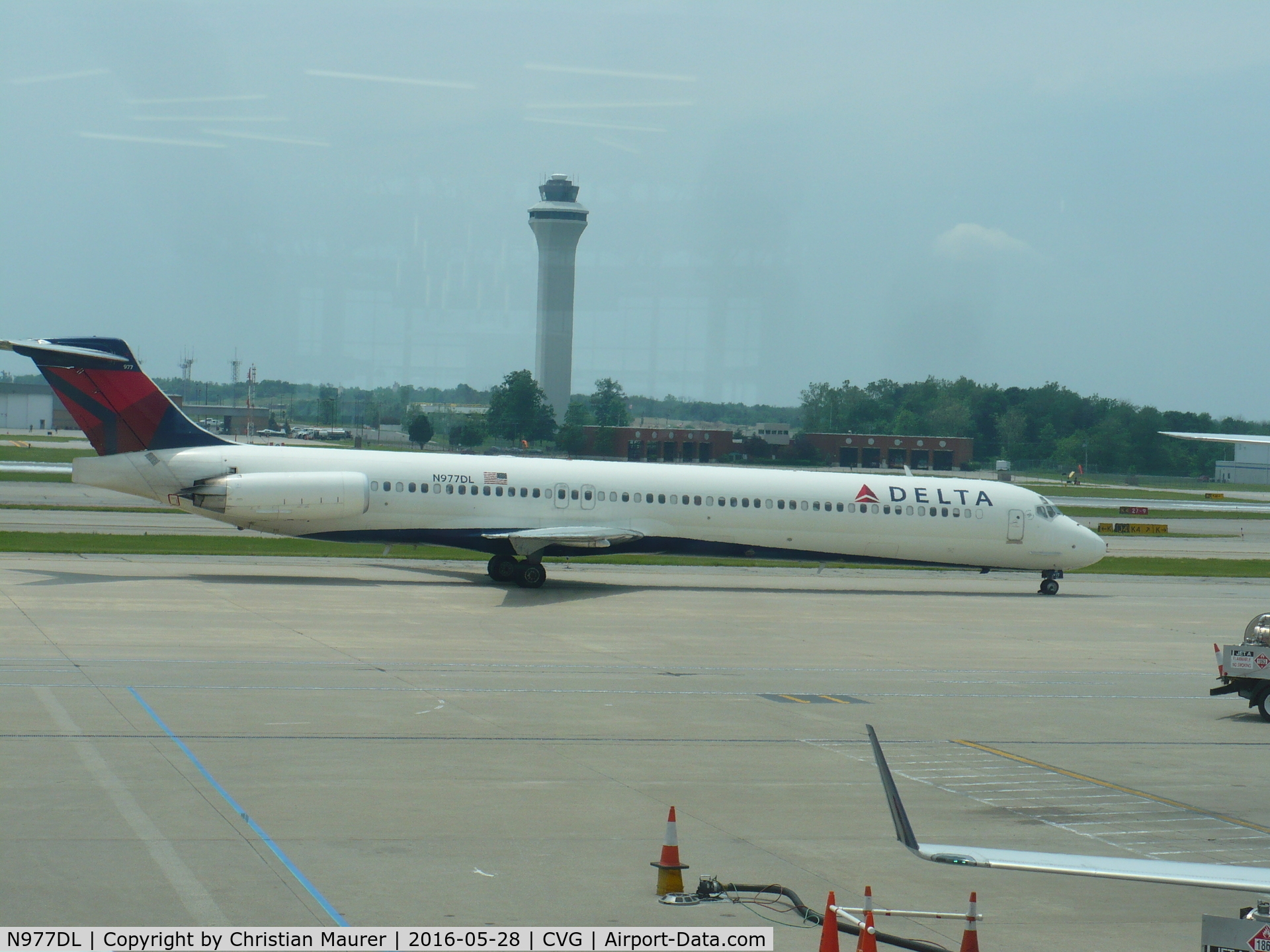 N977DL, 1991 McDonnell Douglas MD-88 C/N 53258, Delta MD-88