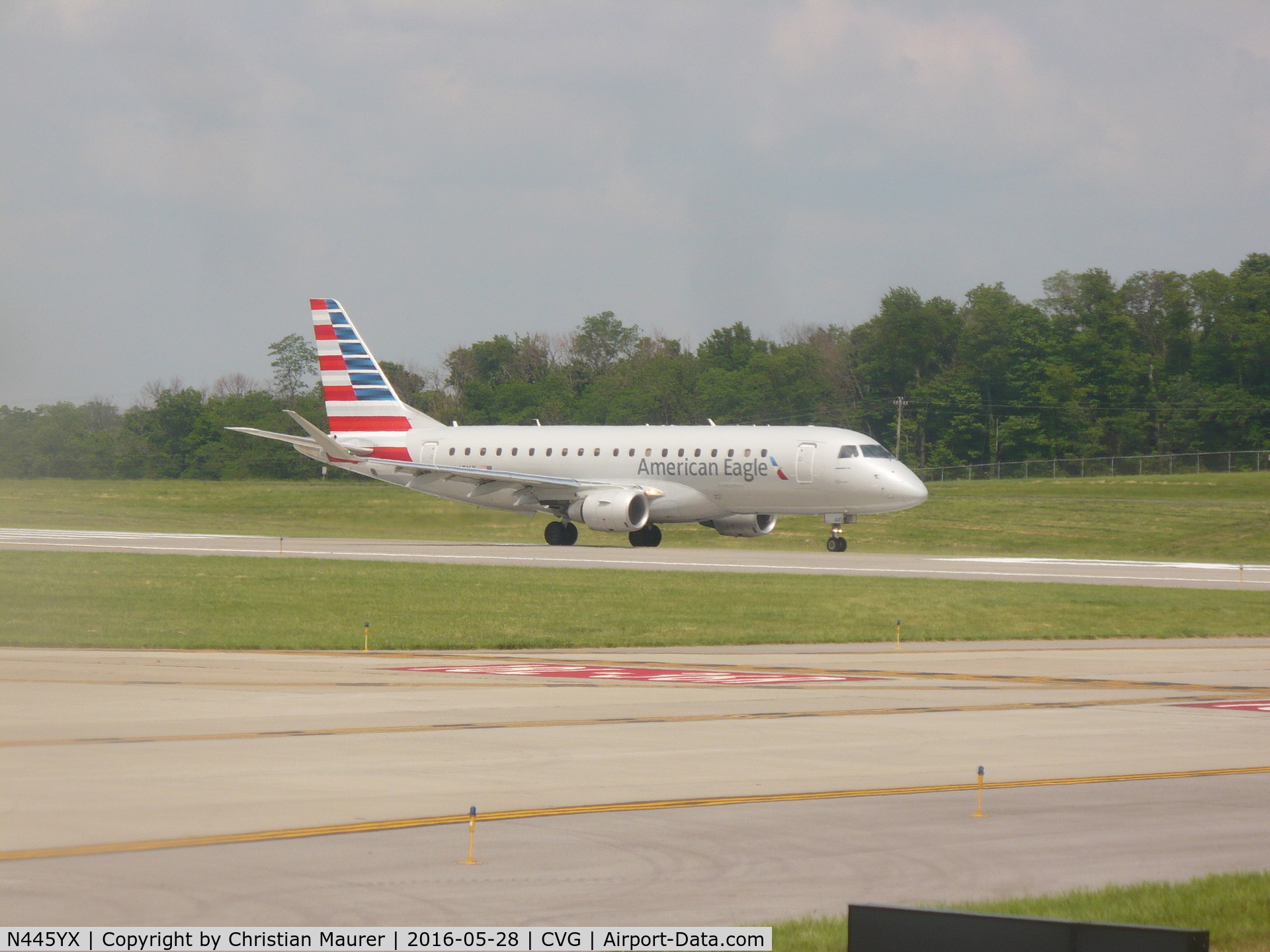 N445YX, 2015 Embraer 175LR (ERJ-170-200LR) C/N 17000455, Republic ERJ175 on the runway to Washington National (DCA)