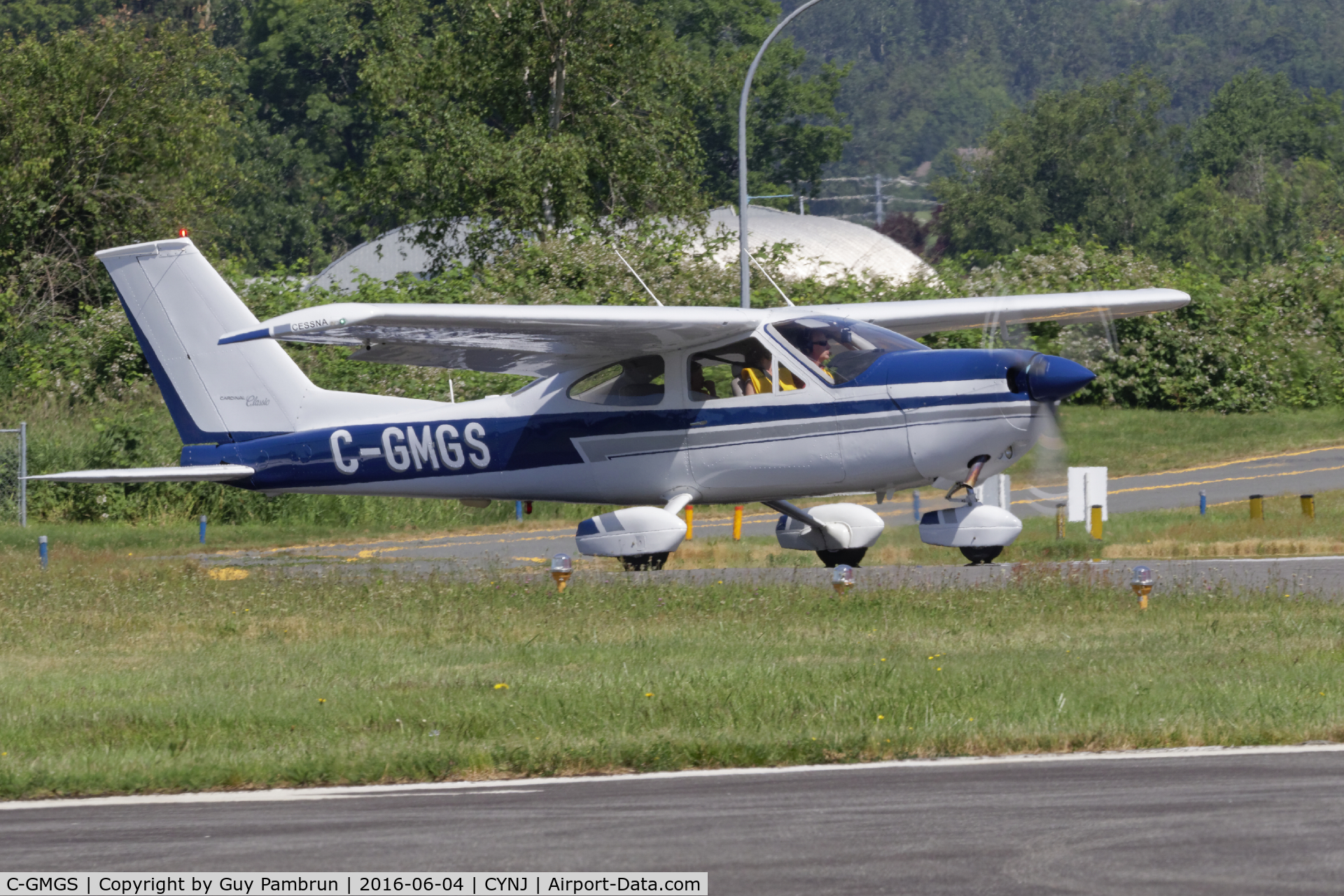 C-GMGS, 1978 Cessna 177B Cardinal C/N 17702707, Departing