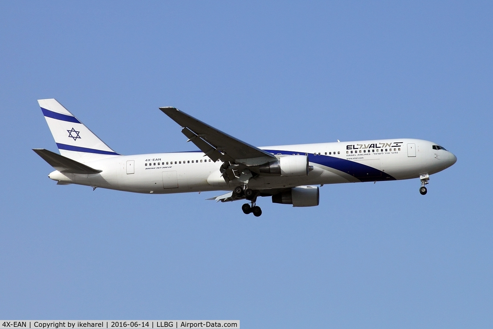 4X-EAN, 1996 Boeing 767-33A/ER C/N 27993, Flight from Bangkok on a morning landing to runway 30.
