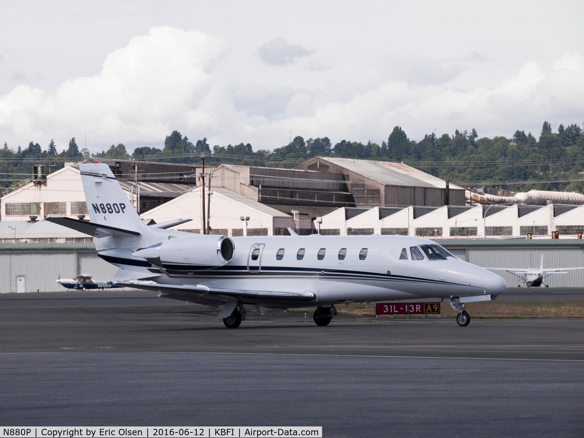 N880P, 2004 Cessna 560XL Citation Excel C/N 560-5364, Cessna 560XL taxing in from landing