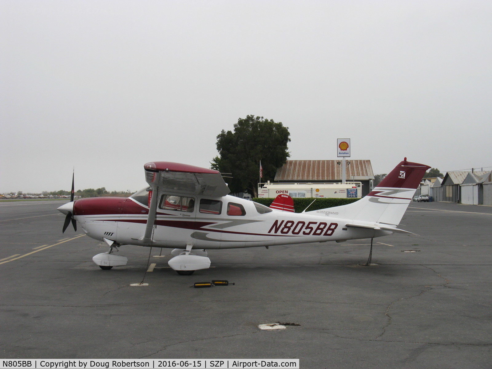 N805BB, 2007 Cessna T206H TC Turbo Stationair C/N T20608722, 2007 Cessna T206H TURBO STATIONAIR TC, Lycoming TIO-540-AJ1A 310 Hp, on transient ramp, foggy morning