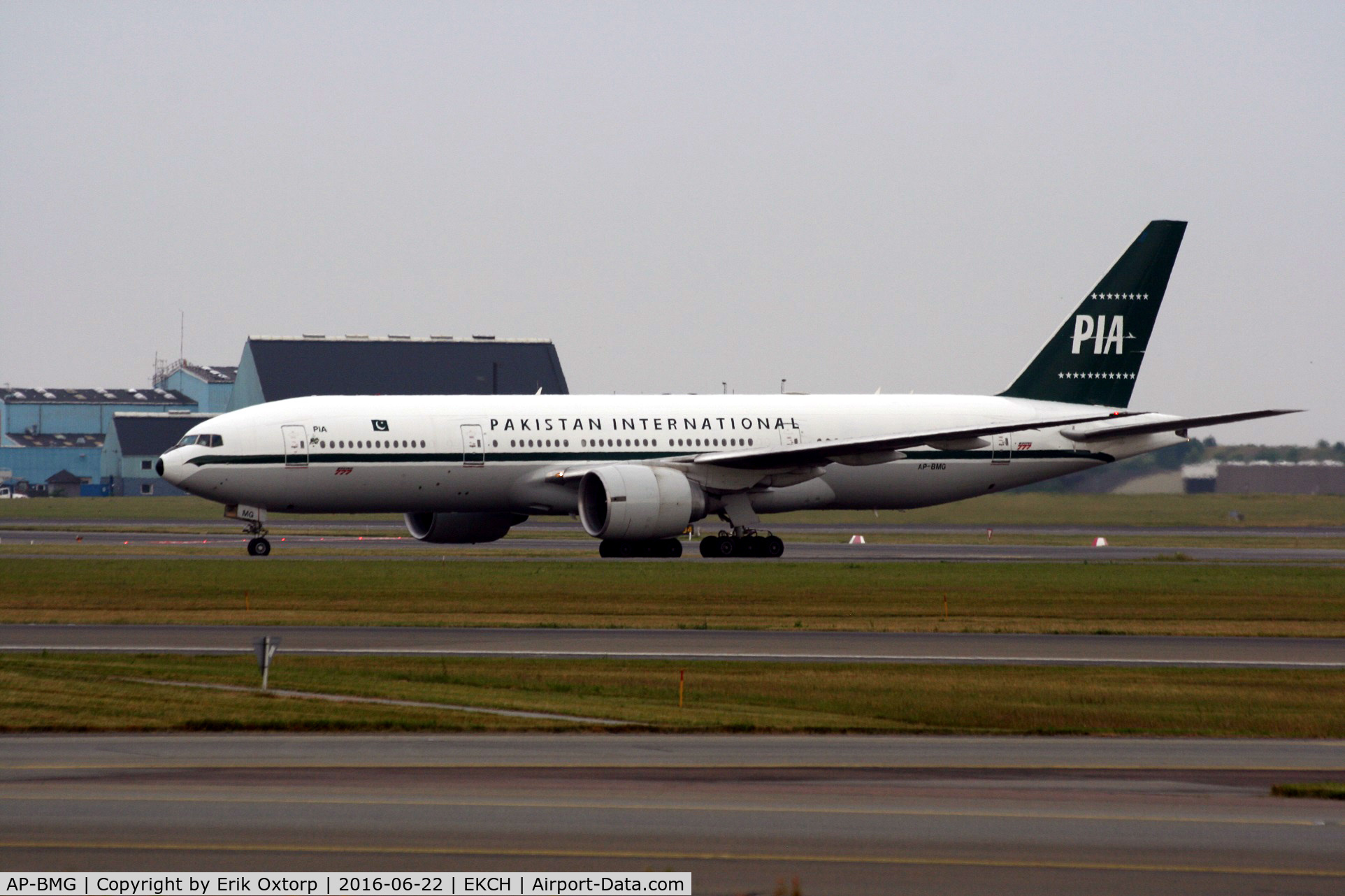 AP-BMG, 2005 Boeing 777-2Q8/ER C/N 32716, AP-BMG in PIA retro c/s.
Just landed rw 22L