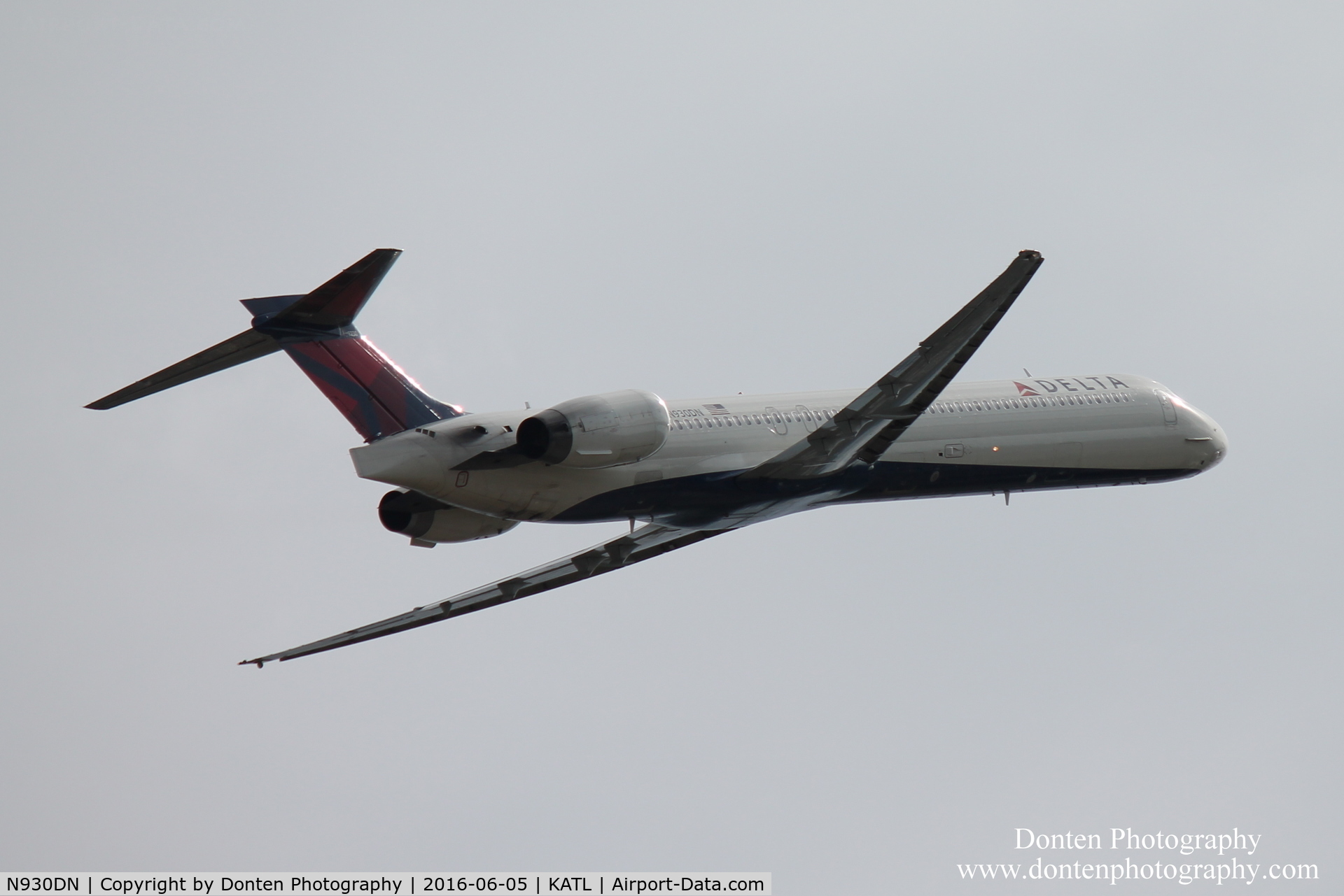 N930DN, 1996 McDonnell Douglas MD-90-30 C/N 53458, Delta Flight 1800 (N930DN) departs Hartsfield-Jackson Atlanta International Airport enroute to Boston Logan International Airport