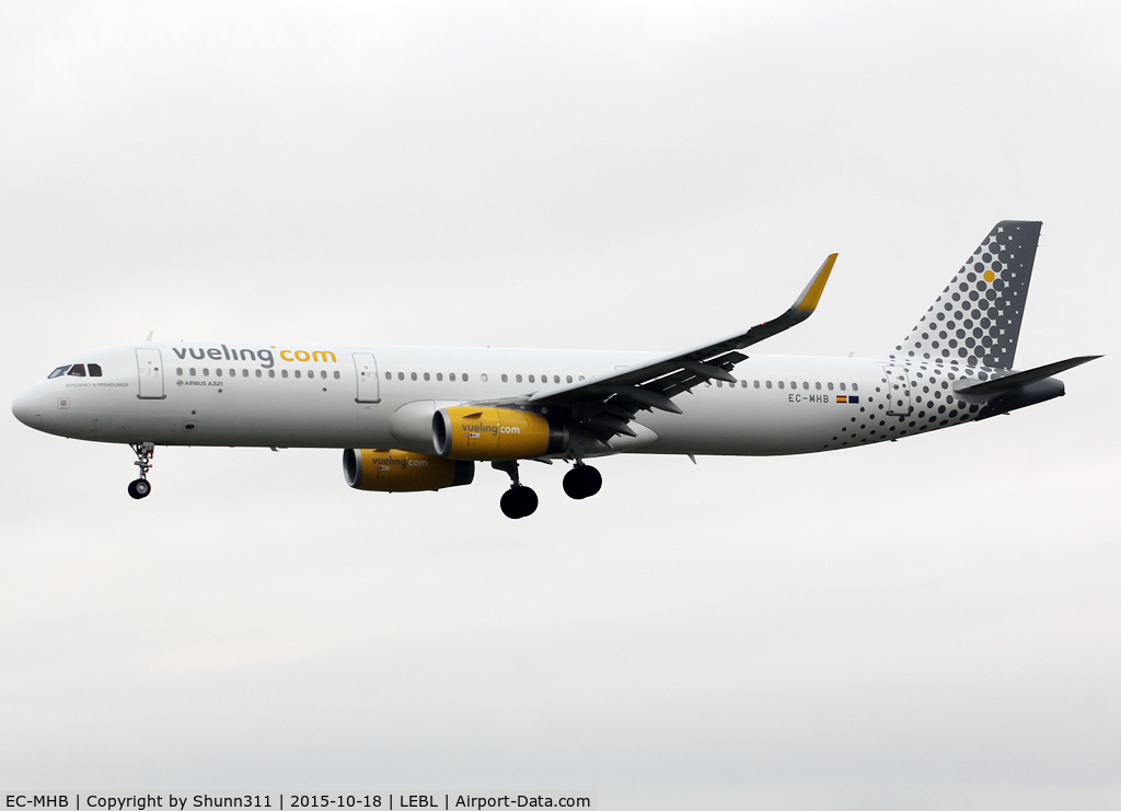 EC-MHB, 2015 Airbus A321-231 C/N 6691, Landing rwy 25R