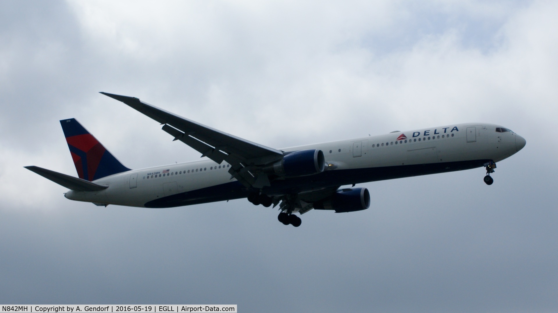 N842MH, 2001 Boeing 767-432/ER C/N 29715, Delta, is here landing at London Heathrow(EGLL)