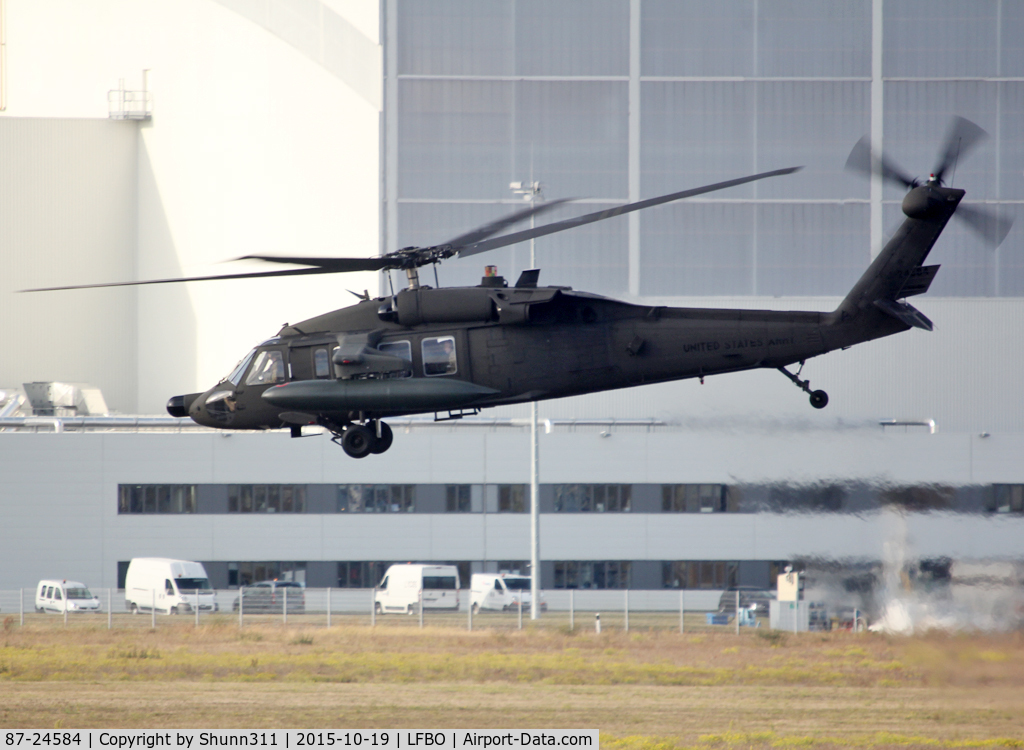 87-24584, Sikorsky UH-60A+ Black Hawk C/N 70-1090, Ready for departure...