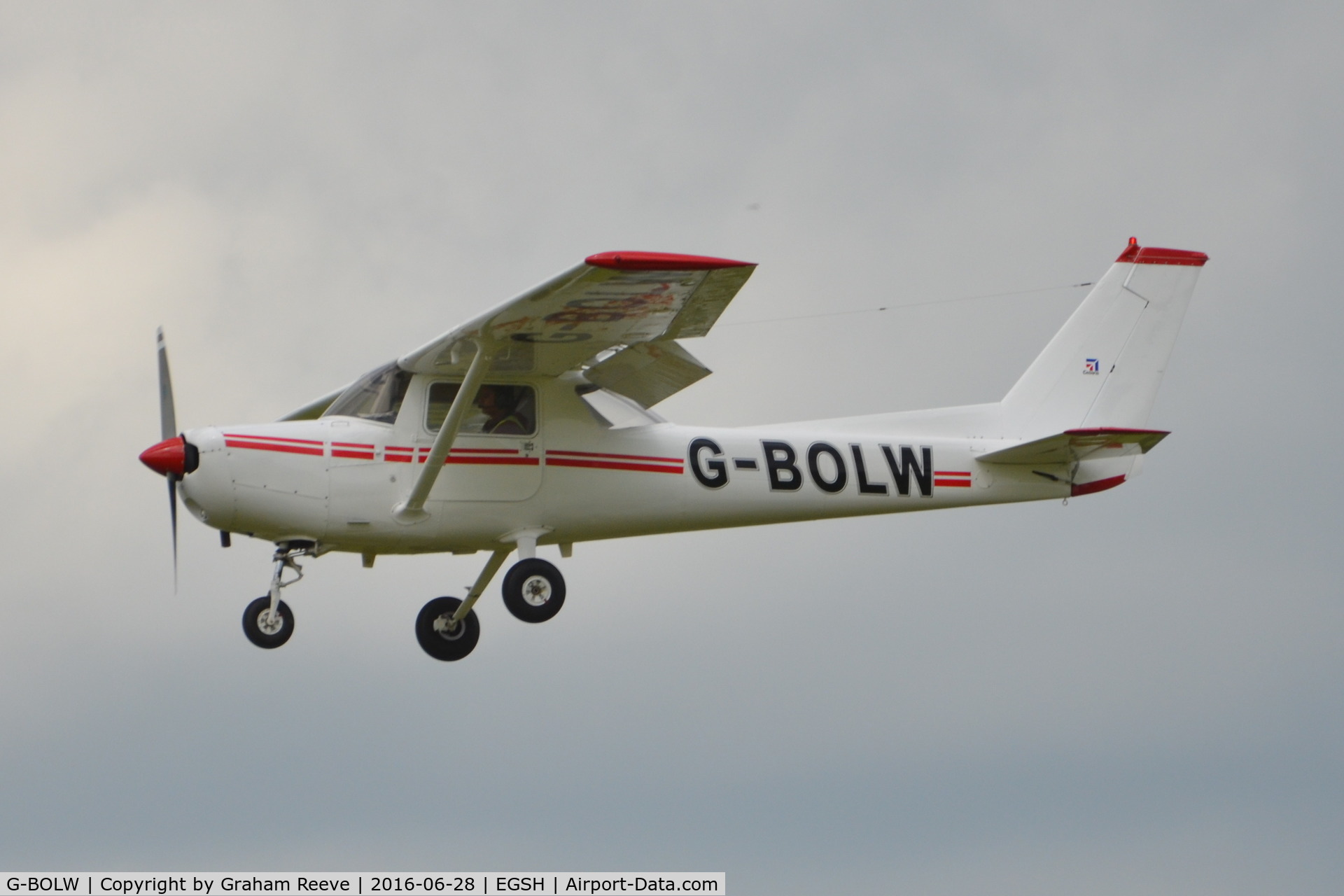 G-BOLW, 1977 Cessna 152 C/N 15280589, Landing at Norwich.