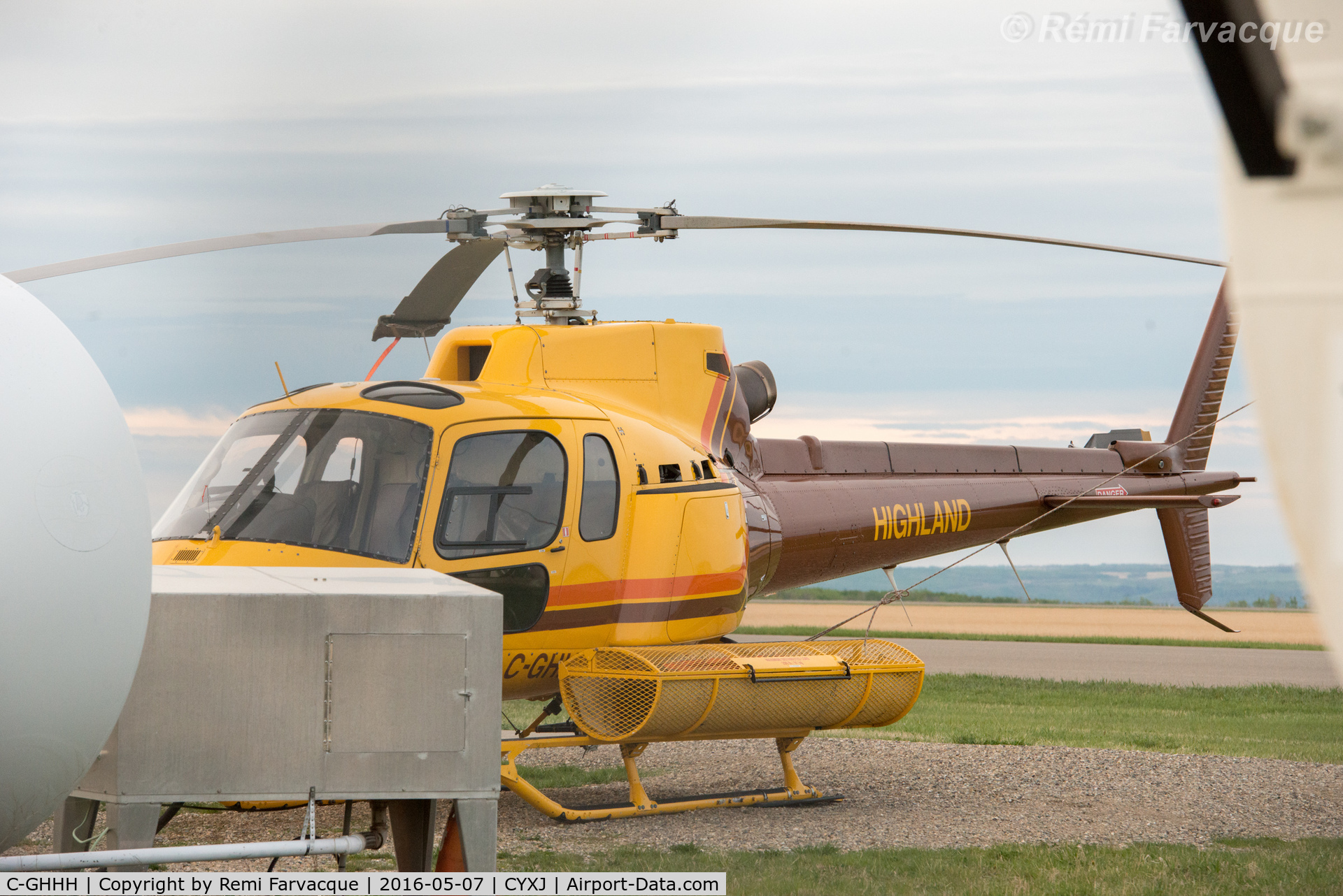 C-GHHH, 2000 Aerospatiale AS-350B-2 Ecureuil C/N 3270, Parked for the night fighting forest fires.