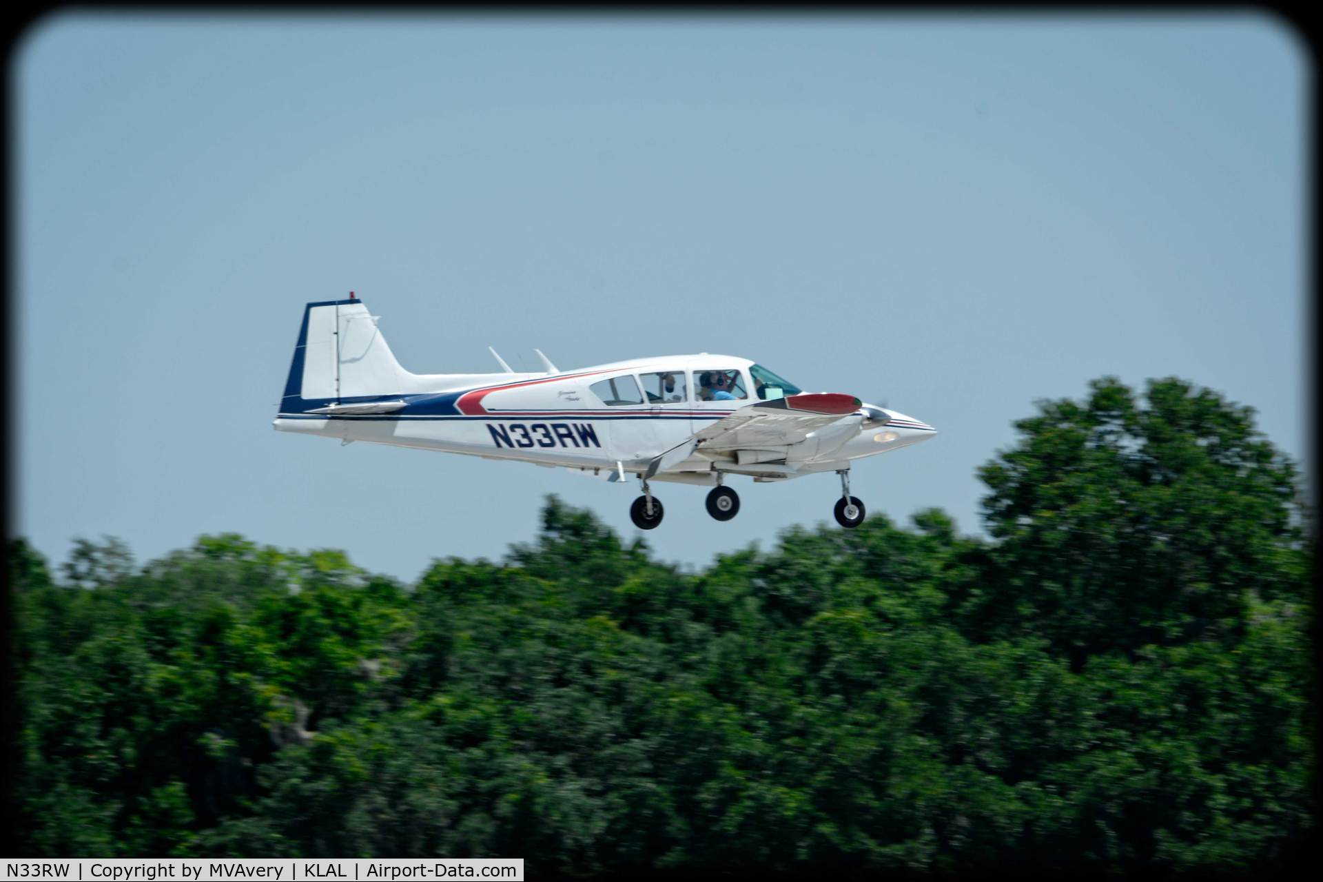 N33RW, 1960 Piper PA-23-160 Apache C/N 23-1948, 2015 Sun n Fun