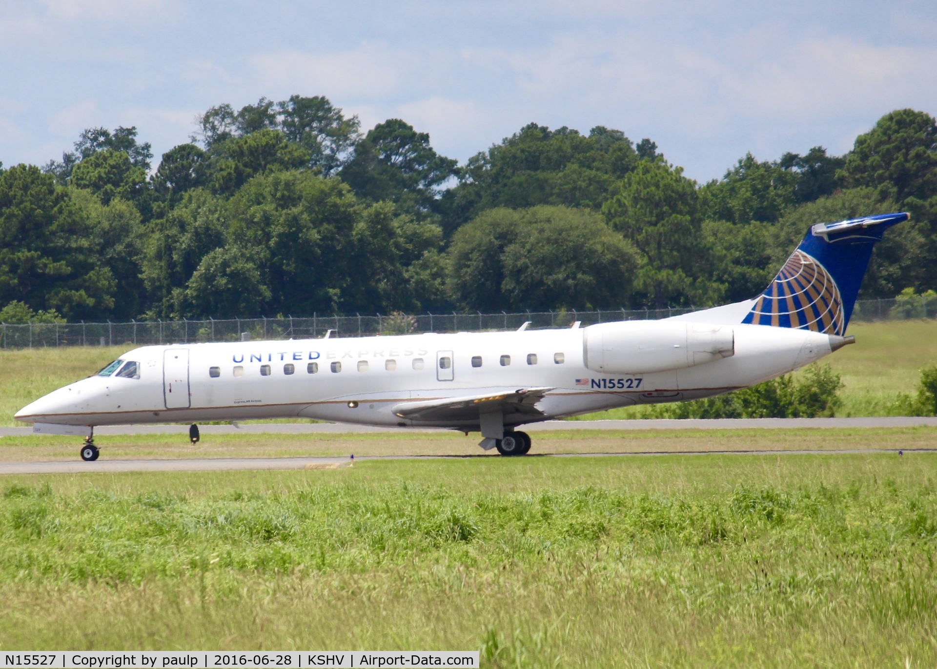 N15527, 2001 Embraer ERJ-135LR (EMB-135LR) C/N 145413, At Shreveport Regional.