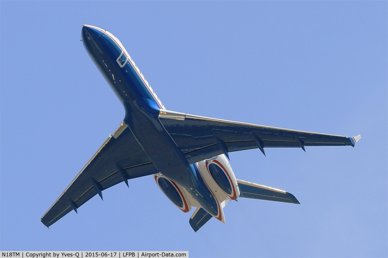 N18TM, 2001 Bombardier BD-700-1A10 Global Express C/N 9090, Bombardier BD-700-1A10, Take off rwy 25, Paris-Le Bourget airport (LFPB-LBG)