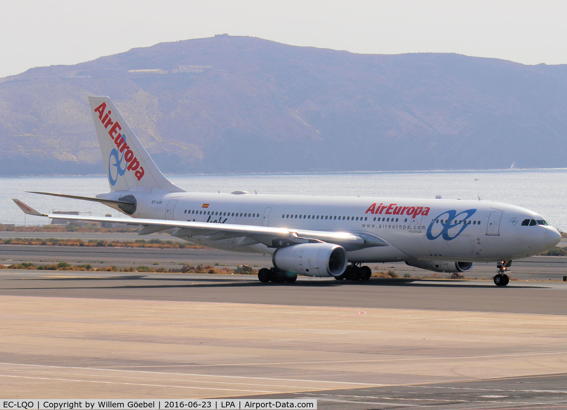 EC-LQO, 2002 Airbus A330-243 C/N 505, Taxi to the runway of Las Palmas Airport