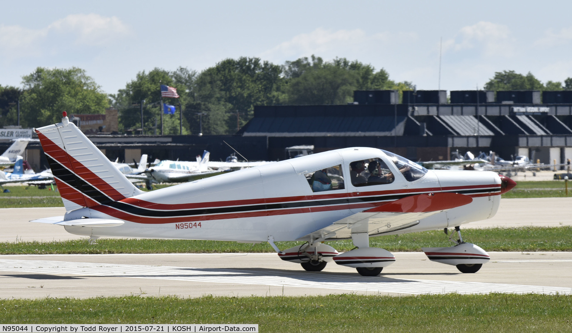 N95044, 1969 Piper PA-28-140 Cherokee C/N 28-25783, Airventure 2015