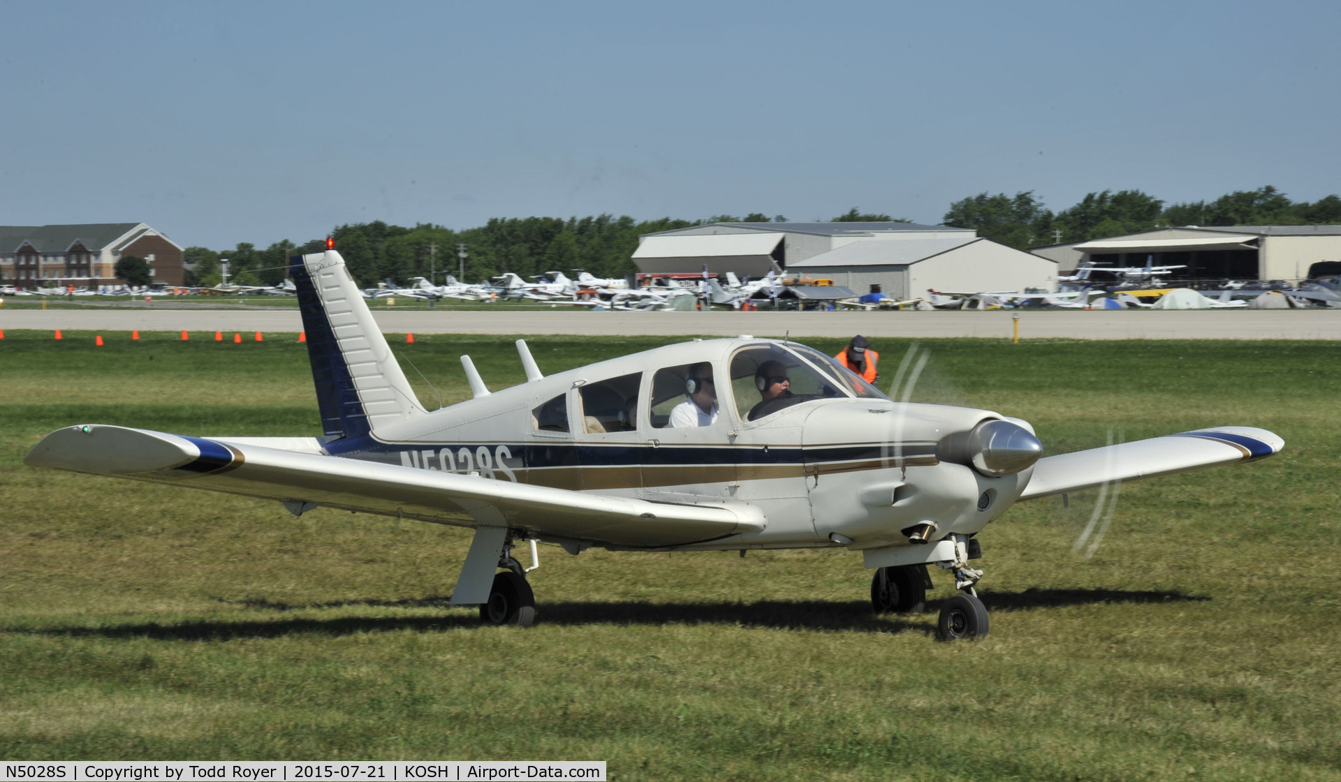 N5028S, 1970 Piper PA-28R-200 Cherokee Arrow C/N 28R-35772, Airventure 2015