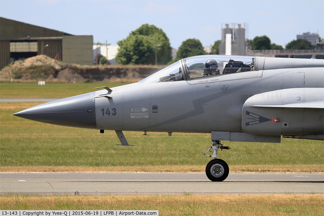 13-143, PAC JF-17 Thunder C/N FC10135, Pakistan Air Force JF-17 Thunder, Taxiing to parking area, Paris-Le Bourget (LFPB-LBG) Air show 2015
