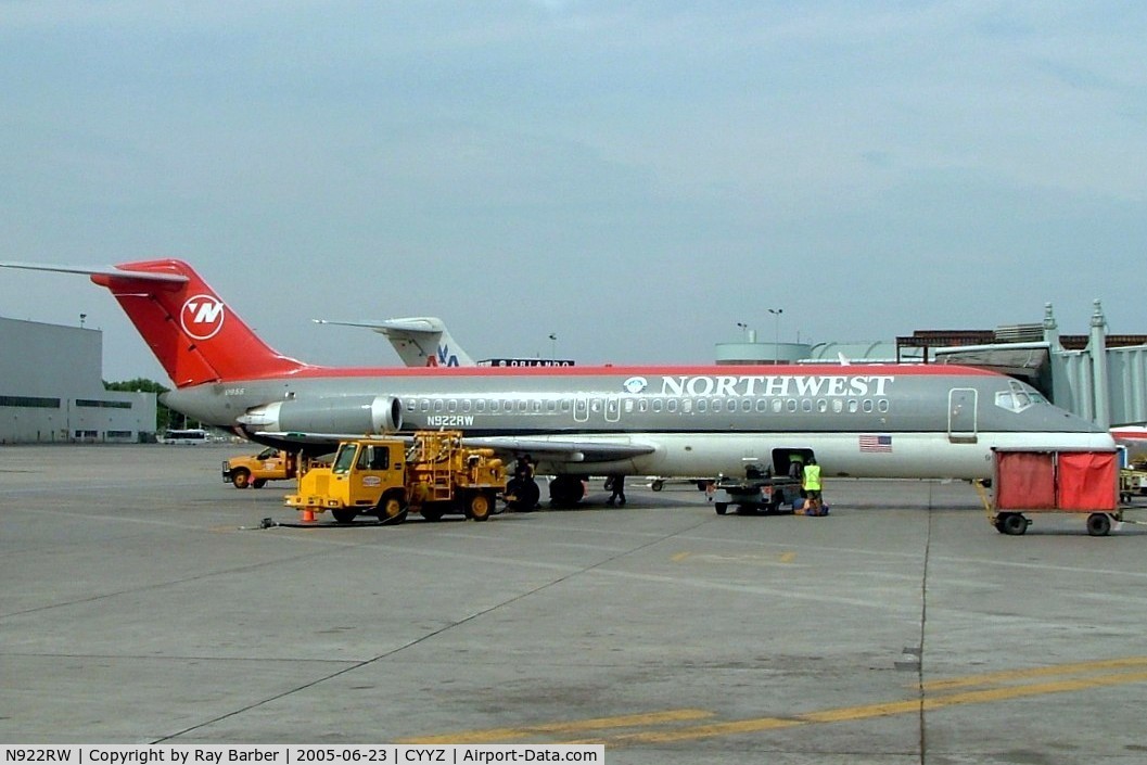 N922RW, 1968 Douglas DC-9-31 C/N 47182, McDonnell Douglas DC-9-31 [47182] (Northwest Airlines) Toronto-Pearson Int'l~C 23/06/2005