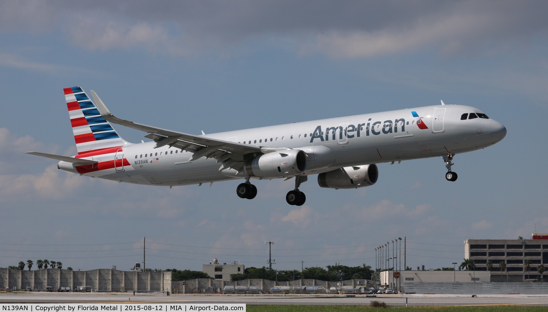 N139AN, 2015 Airbus A321-231 C/N 6687, American
