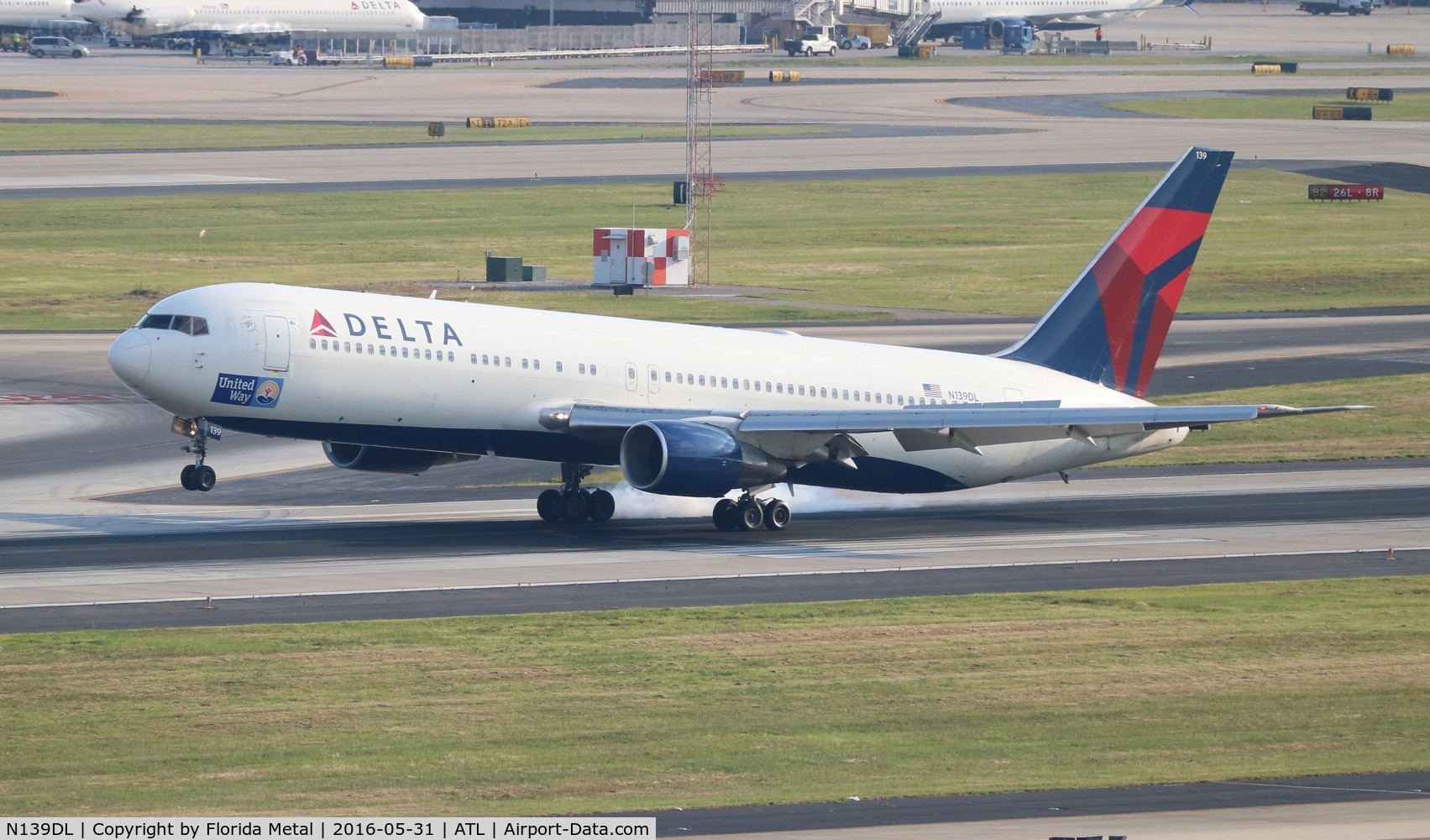 N139DL, 1992 Boeing 767-332 C/N 25984, Delta