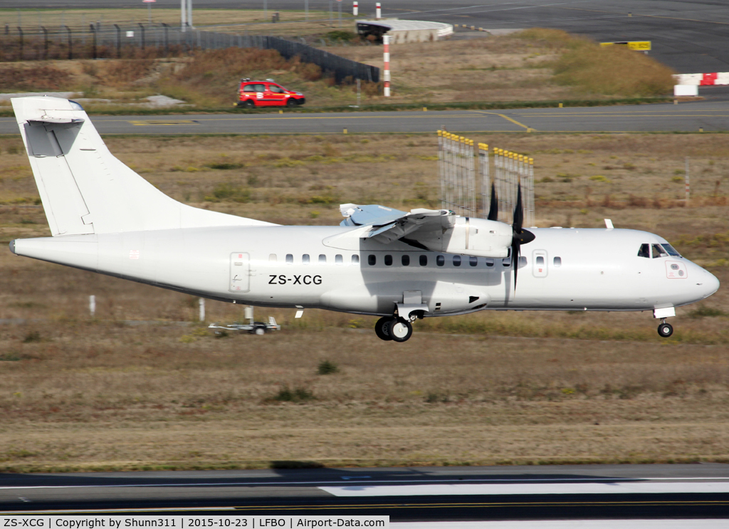 ZS-XCG, 1994 ATR 42-500 C/N 443, Landing rwy 14R in all white c/s without titles